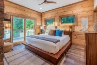 Luxury 3/2.5 Cabin: Lake Views, Theatre+GameRoom!