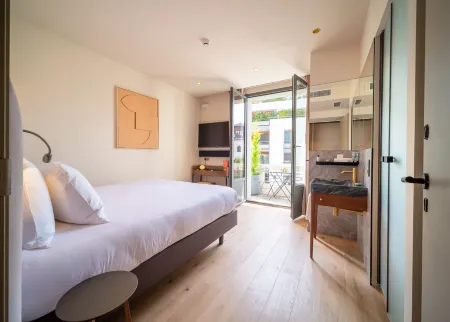 Hébé Hotel Отели рядом с достопримечательностью «Notre-Dame de Liesse»