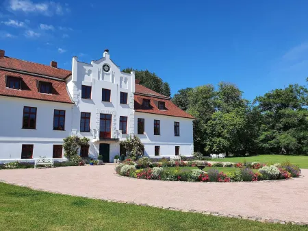 Schicke Ferienwohnung in der Nähe der Ostseeküste Отели в г. Затов