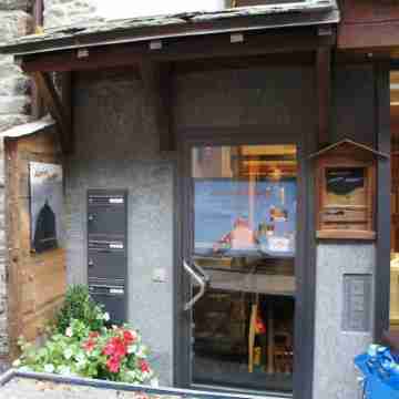 Alpine Lodge Hotel Exterior