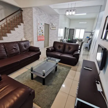 The Woodz Homestay - 2 Storey House