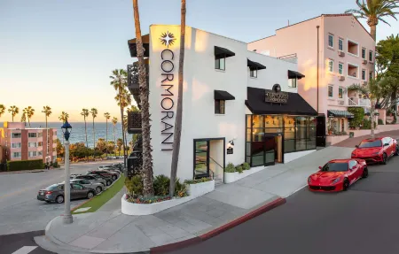 Cormorant Boutique Hotel Отели рядом с достопримечательностью «Шелл Бич»