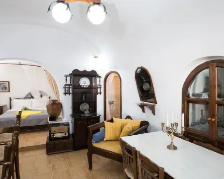 Mylopetres Hotels in Finikia