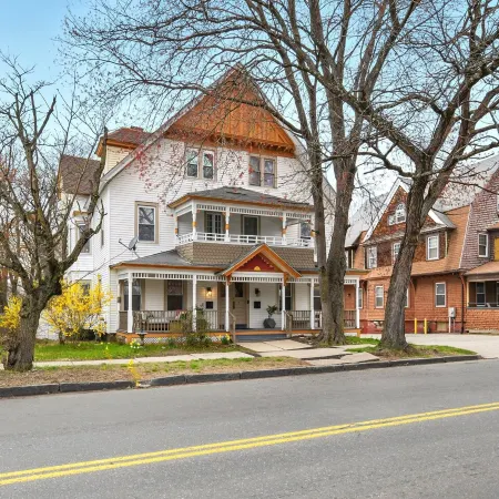 Elegant 7Br 2.5Bath Victorian Gem Sleeps 16+