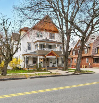 Elegant 7Br 2.5Bath Victorian Gem Sleeps 16+ Hotels in Springfield