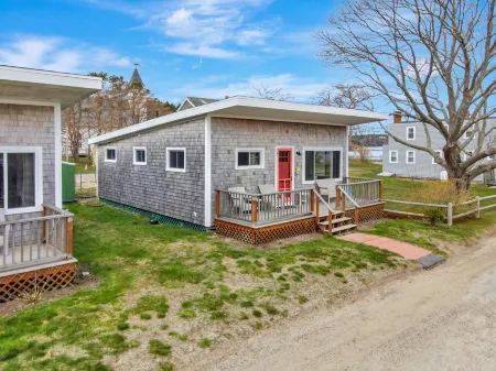 Spinneys Guesthouse & Beach Cottages