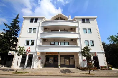 Yeshill Apart & Studio Hotels in Prijevor