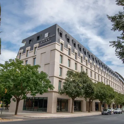 Hotel Giralda Center Hotels near La Raza