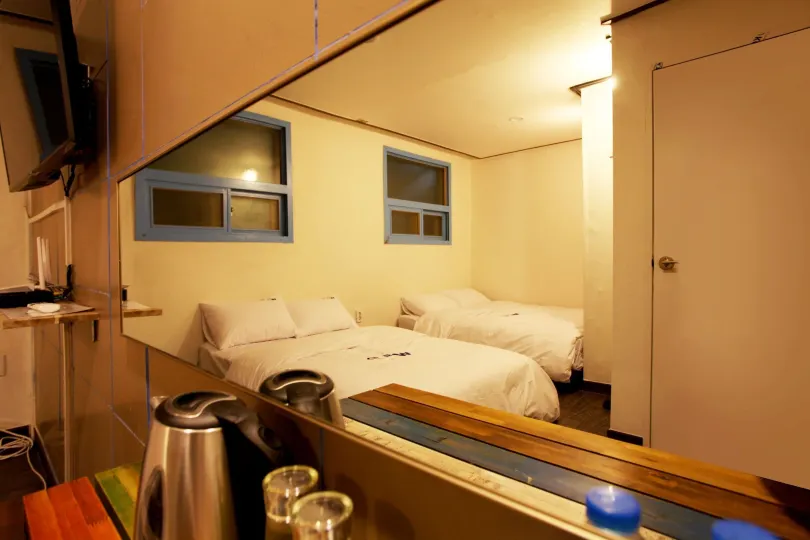 W Mini Hotel - Hostel