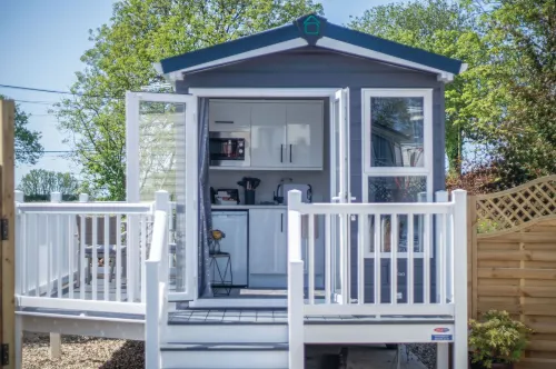 The Studio - 1 Bedroom Cabin - Amroth - parking