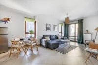 Warsaw Night Apartments Giełdowa Hotels near Antrakt Cafe