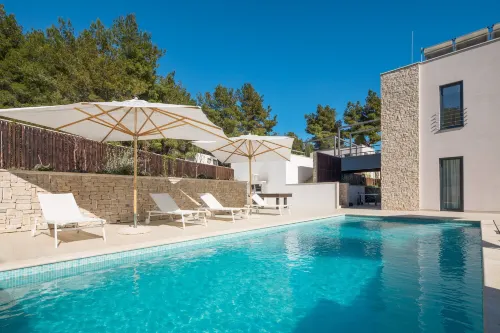Luxury Villa Juliet with Heated Pool