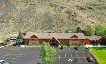 Yellowstone Village Inn and Suites