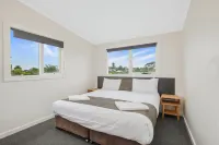 Horizon Holiday Apartments - balcony