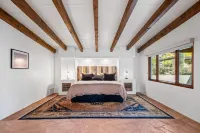 Vintage Classic Private Carefree Home