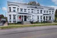 Luxe Ohio City Townhome only minutes to stadium! Tower City Center 주변 호텔