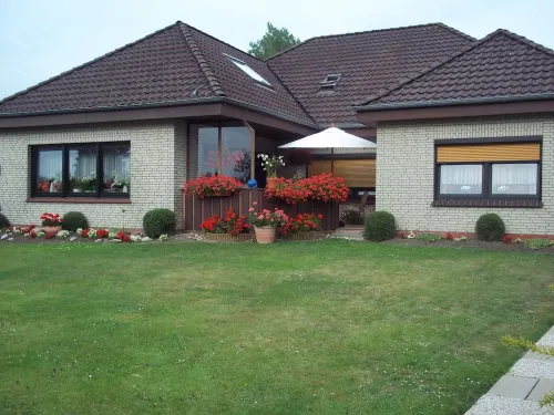 Small and cozy holiday home. Quiet Location Hotels in Bunde