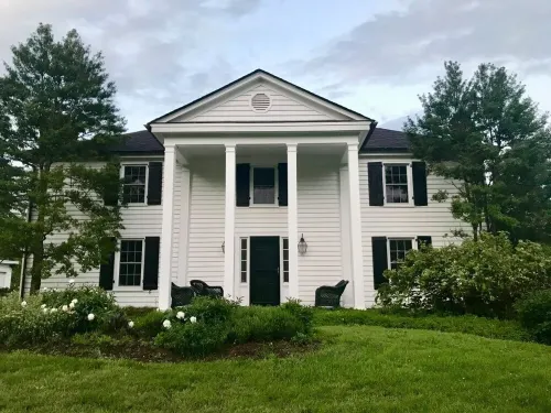 Historic manor house on working farm with pool and sauna 10 minutes from VA Tech