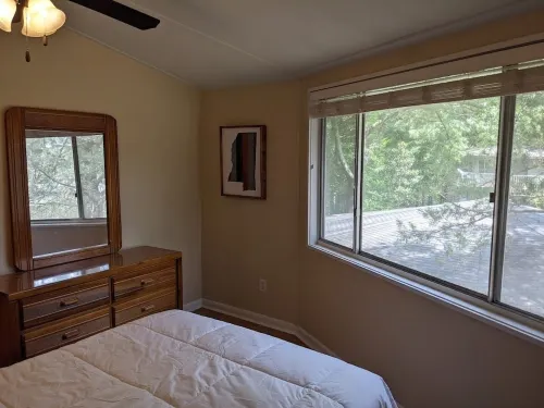 DOUBLE DECKER CONDO! LARGE GROUPS! NEXT TO CAMPUS!