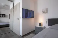 Vacation home directly on the lake, outdoor whirlpool and exclusive 20sqm wellness sauna Hotels in Gohren-Lebbin