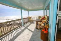 Just Beachy @ the pass Beautiful views, beach front home San Luis Pass TX