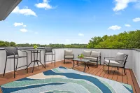 Dual Rooftop Patios and Game Room - Exquisite Urban Escape Hotels in Clarksville