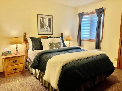 Golf Course Condo with Pool, Hot Tub, Sauna, and Game Room. Aspen Townhomes #6