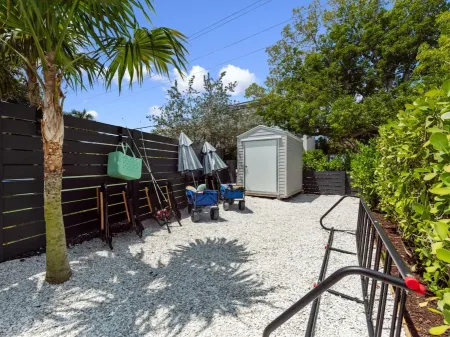 Paradise Point by DecaStay - Private Pickleball Court, Walk to Beach Отели рядом с достопримечательностью «Hideaway Beach»