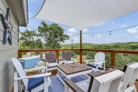 Charming Lake Cottage with Scenic Views - Stylish Hill Country Retreat