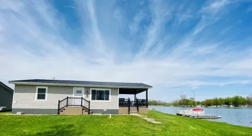 Water’s Edge Retreat, Charming 2-bedroom Lake House, marvelous Shipshewana