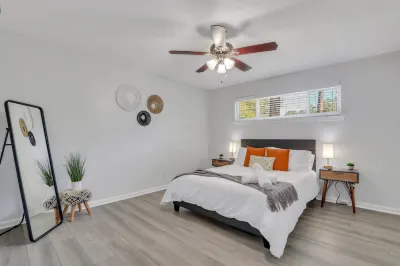Serene garden home near Savannah Hotels near Publix Super Market At Blue Moon Crossing