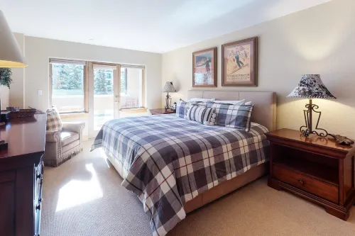 Mountain Condo w/ Balcony, Fireplace, Shared Pool, & Hot Tub - Walk to Lifts