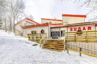 Perfectly located mountain condo w/ balcony views and a stone fireplace Hotels in Sugar Mountain
