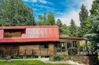 Gorgeous Riverfront Retreat