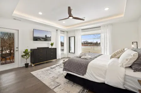 Bike Access and Luxury Amenities - Stunning Mountain Retreat