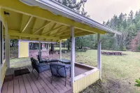 Cozy Whimsy - Hot Tub, Game Room, Outdoor Kitchen Hotels in Lewis County