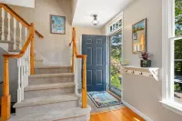 Stunning Outdoor Space and Relaxing Den - Charming Coastal Haven 차탐 호텔