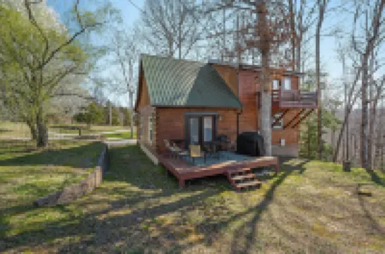 Deer Run - A Peaceful cabin hideaway!