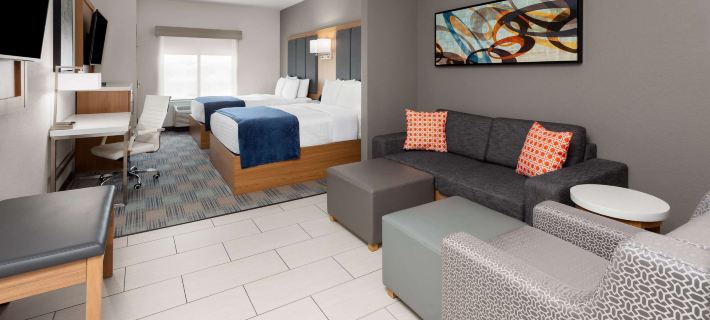 La Quinta Inn & Suites by Wyndham Coralville Iowa City Hotels in Johnson County