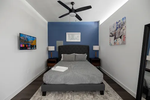 Luxurious Amenities and Modern Comfort - Stylish Dallas Escape