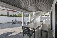 NEW 5-bedroom house 7 Houses to beach w/Elevator, Pool, Outdoor Kitchen&Fire Pit Hotels in Surf City