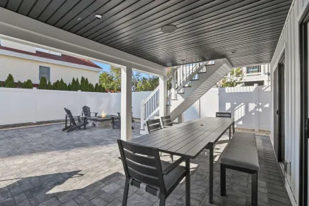 NEW 5-bedroom house 7 Houses to beach w/Elevator, Pool, Outdoor Kitchen&Fire Pit