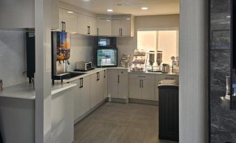 Rodeway Inn & Suites