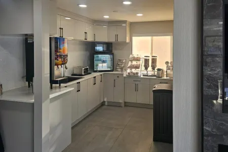 Rodeway Inn & Suites