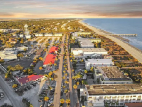 Coastal Sanctuary with Shared Pool - Charming Seaside Escape