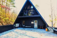 Red River Gorge Raven’s Summit Luxury HotTub WiFi Hotels in Menifee County