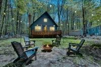 Cozy Lake Getaway: Walk to Beach & Playground