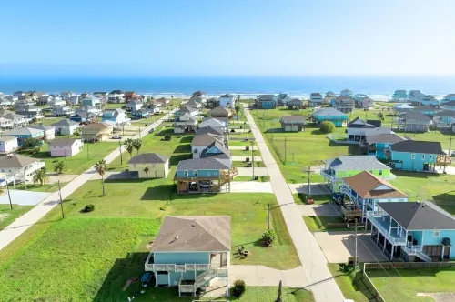 Beach Oasis: Hot Tub, Outdoor Movies, Ping Pong, Putt-Putt, Steps to Sea