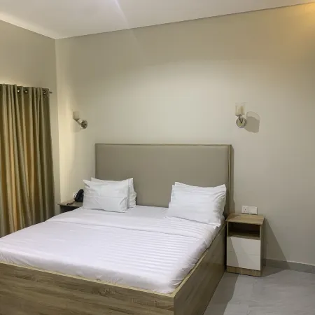 Greywood Hotel and Apartments