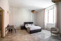Lifestyle and Suites - Airport Shuttle